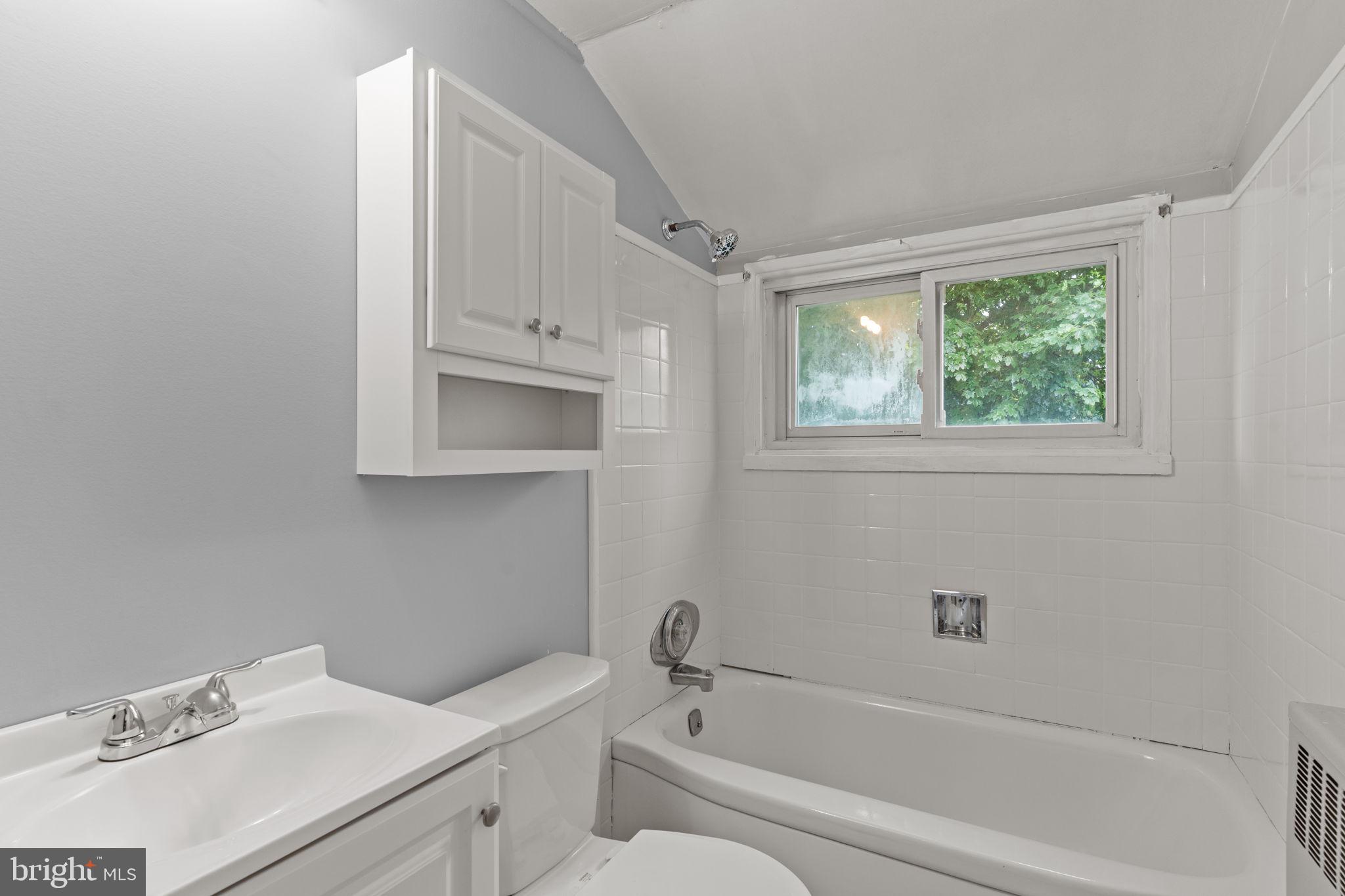 9 Queens Bridge Road Levittown, PA 19057 - Photo 19 of 26 Gallery Image 19