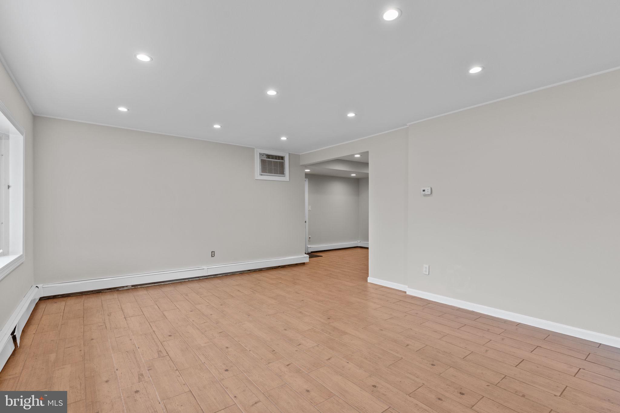 9 Queens Bridge Road Levittown, PA 19057 - Photo 4 of 26 Gallery Image 4