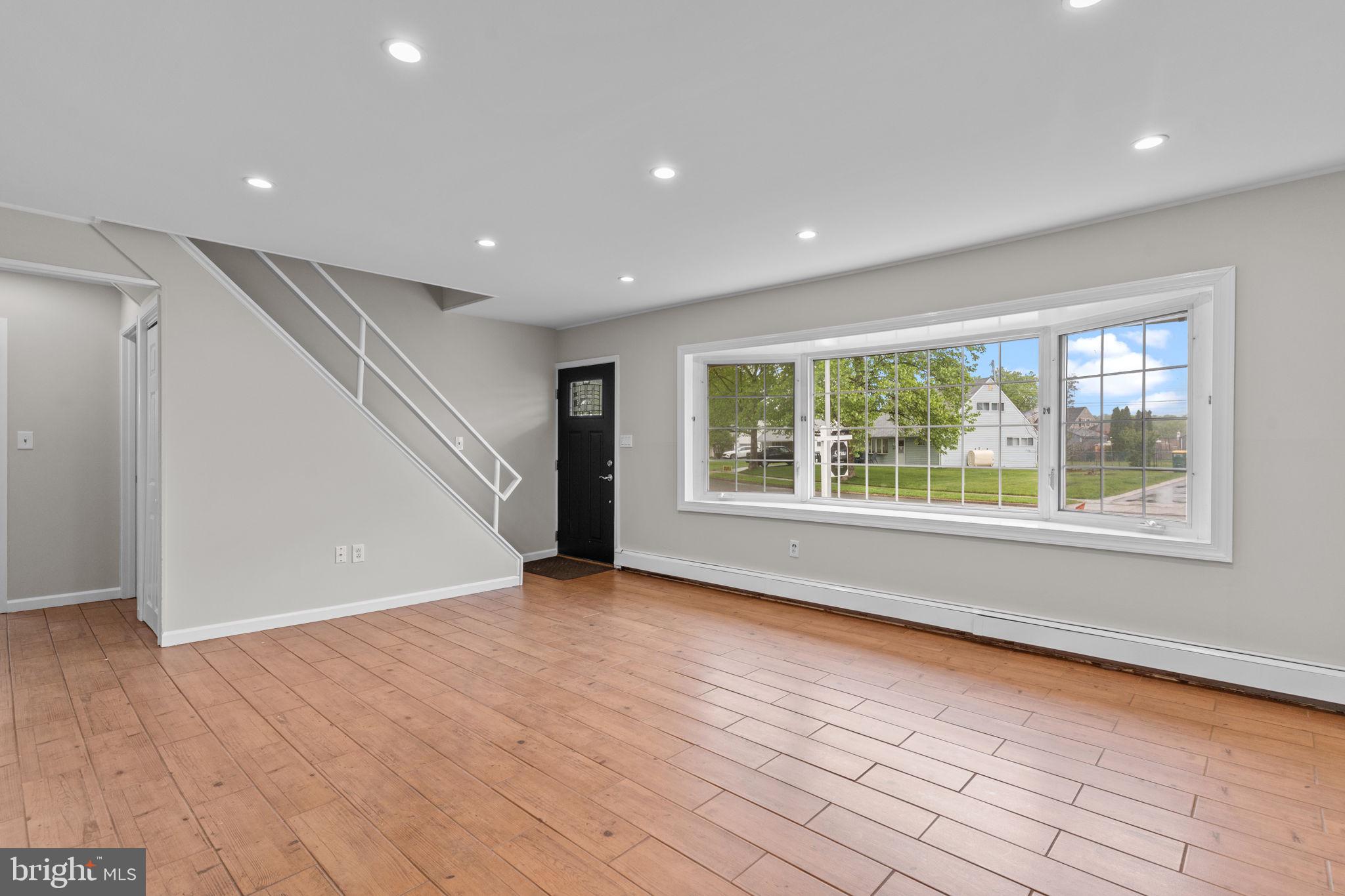9 Queens Bridge Road Levittown, PA 19057 - Photo 5 of 26 Gallery Image 5