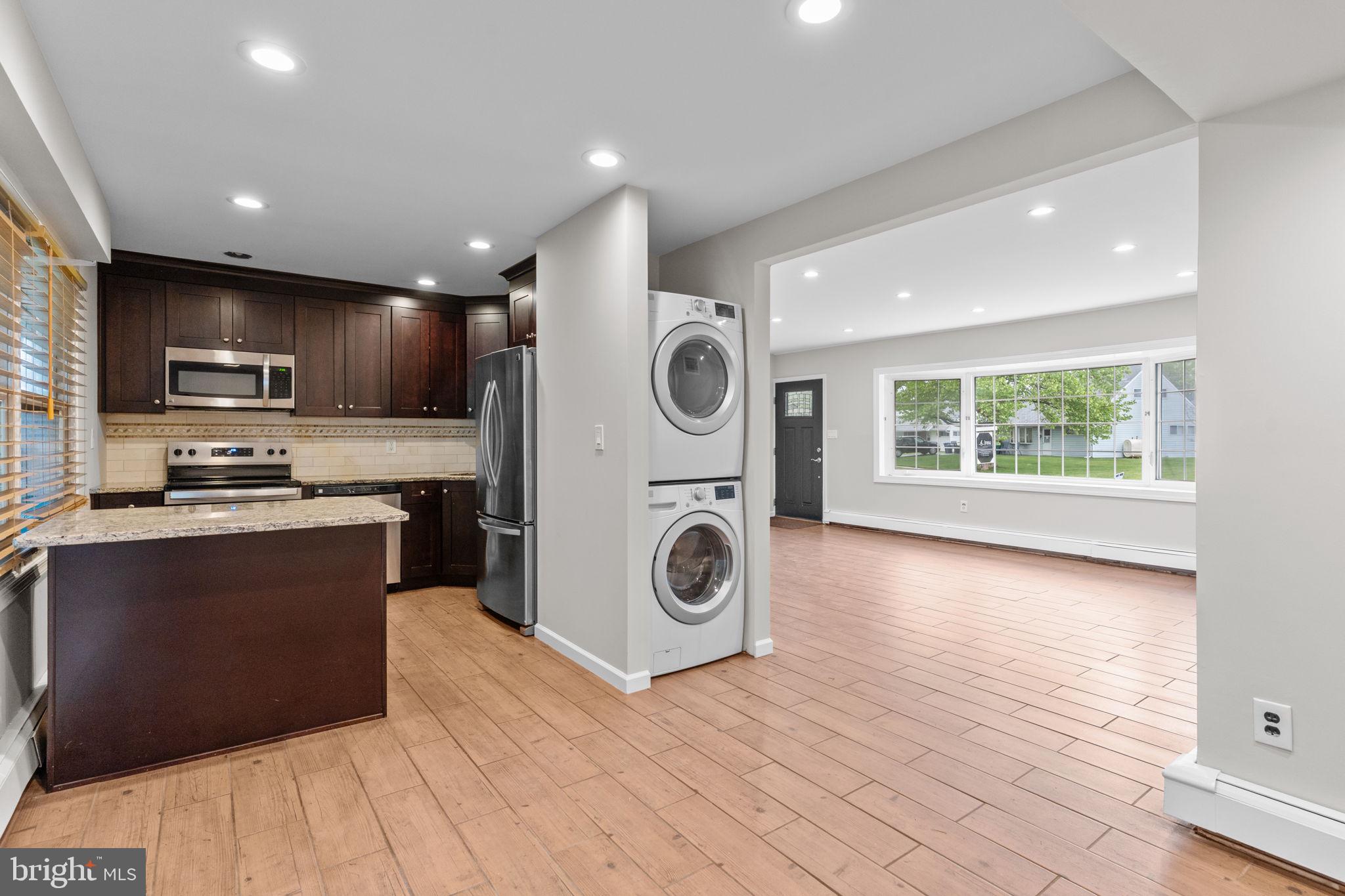 9 Queens Bridge Road Levittown, PA 19057 - Photo 8 of 26 Gallery Image 8