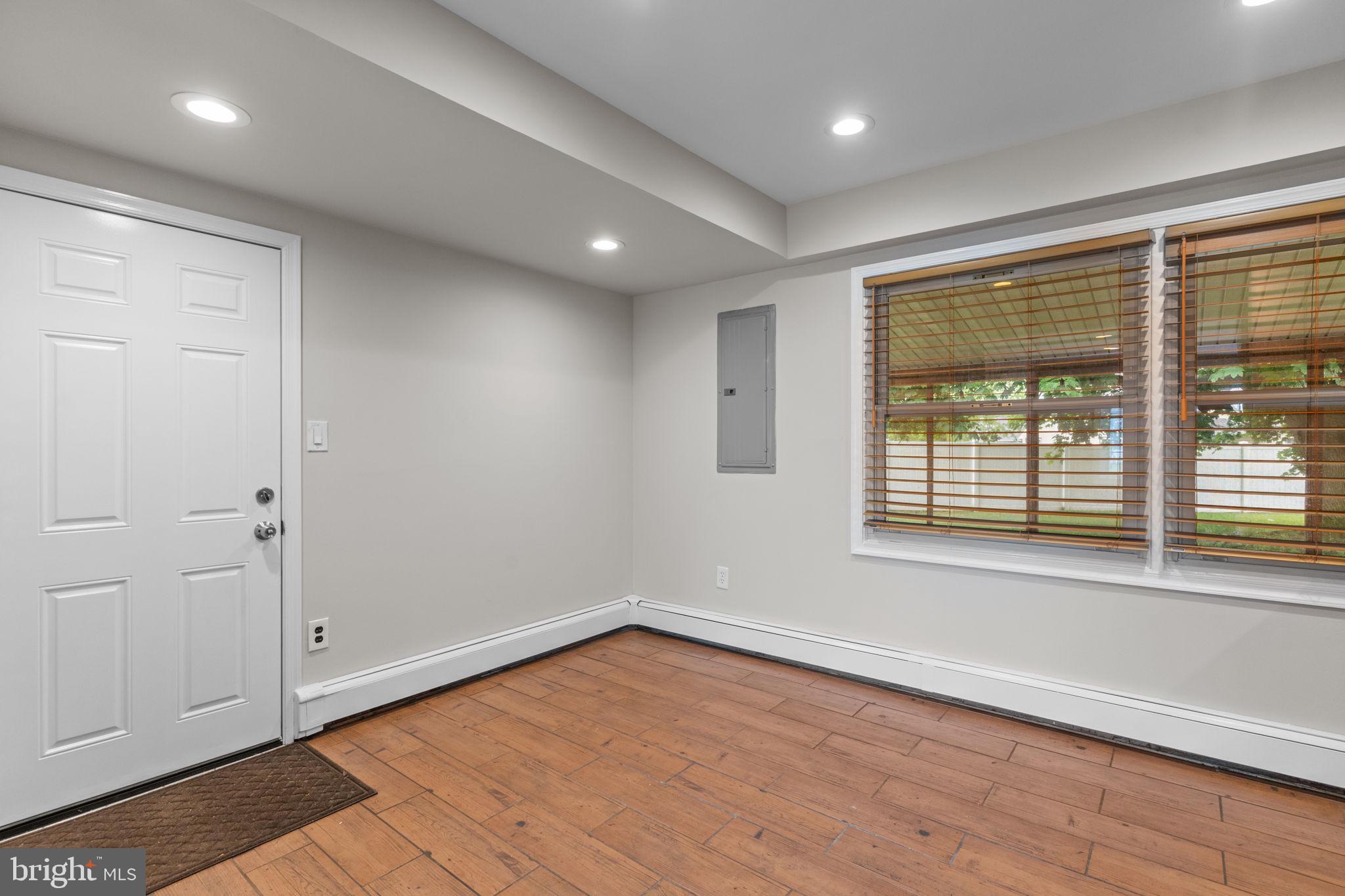 9 Queens Bridge Road Levittown, PA 19057 - Photo 10 of 26 Gallery Image 10