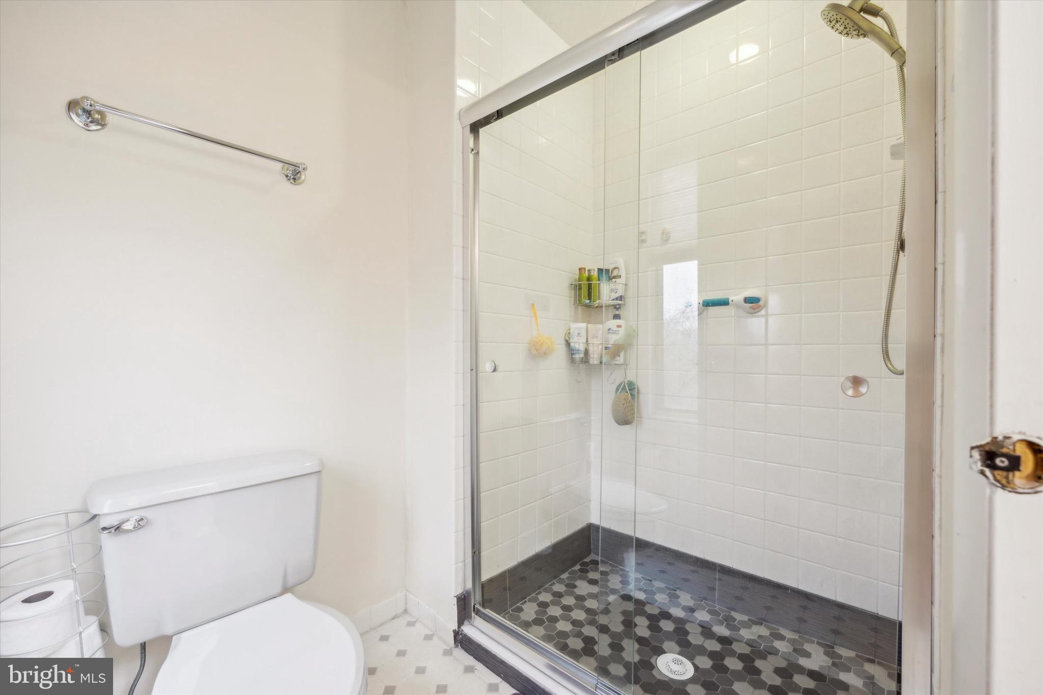 1000 Stonebridge Road Lower Gwynedd, PA 19002 - Photo 40 of 67 a bathroom with a toilet and a shower