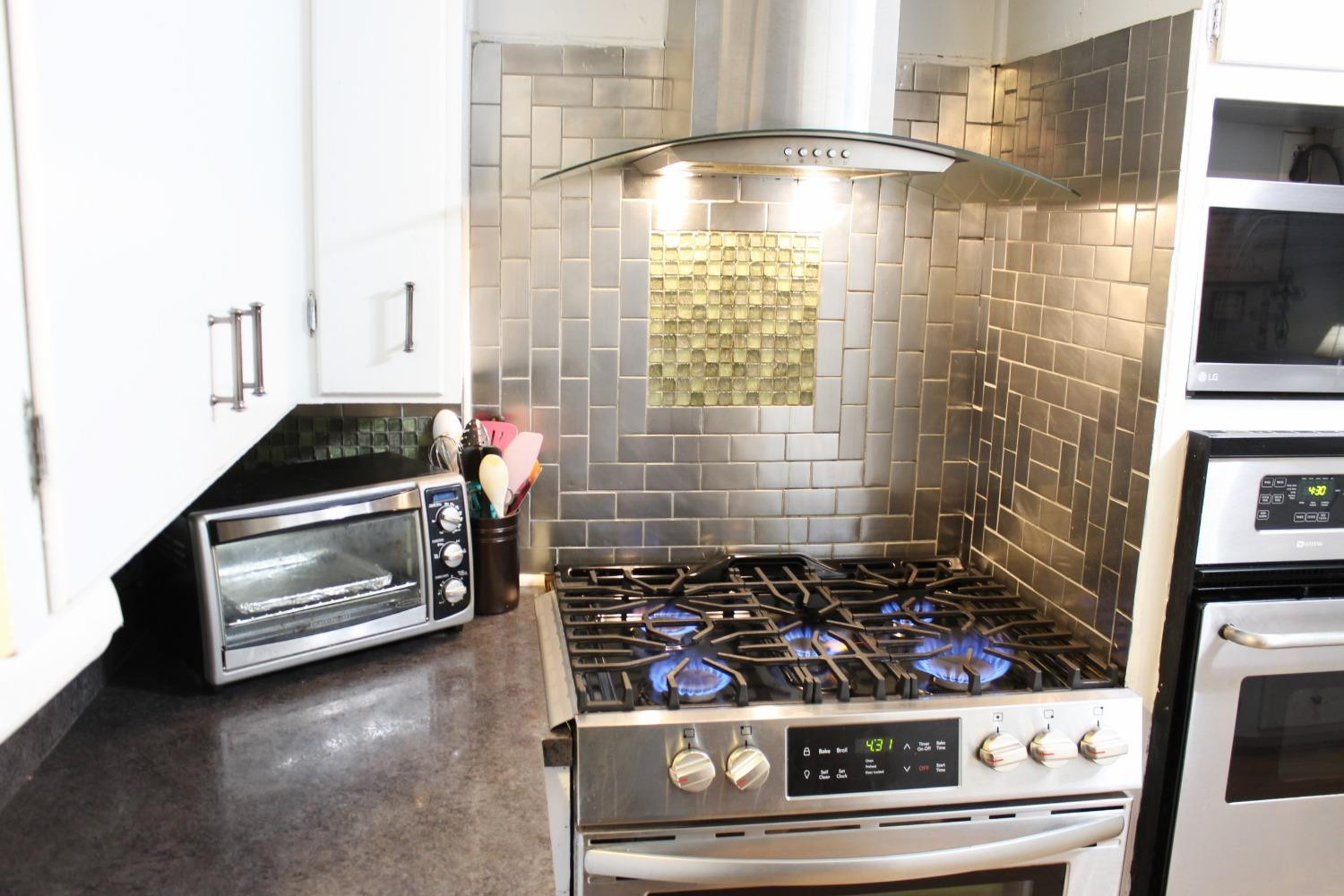 1006 West 11th Street Post, TX 79356 - Photo 13 of 39 a kitchen with a stove and a cabinet