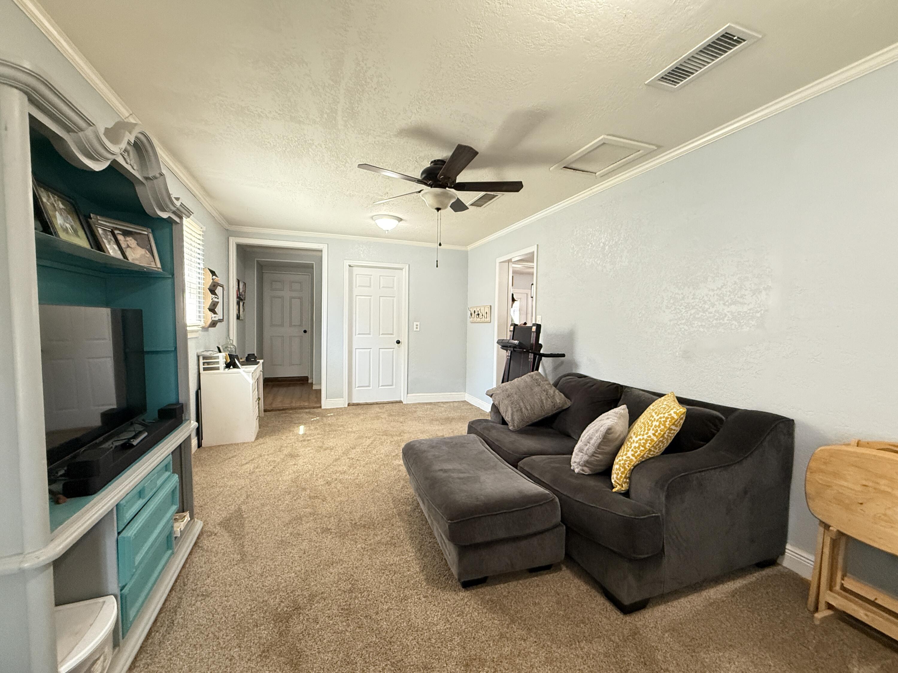 1006 West 11th Street Post, TX 79356 - Photo 17 of 39 a living room with furniture and a flat screen tv