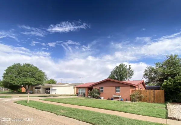 a view of big house with a big yard
