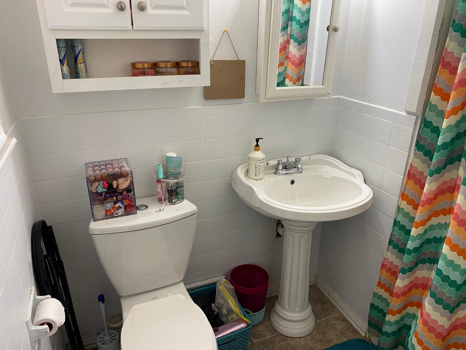 1006 West 11th Street Post, TX 79356 - Photo 33 of 39 a bathroom with a toilet a sink and a mirror