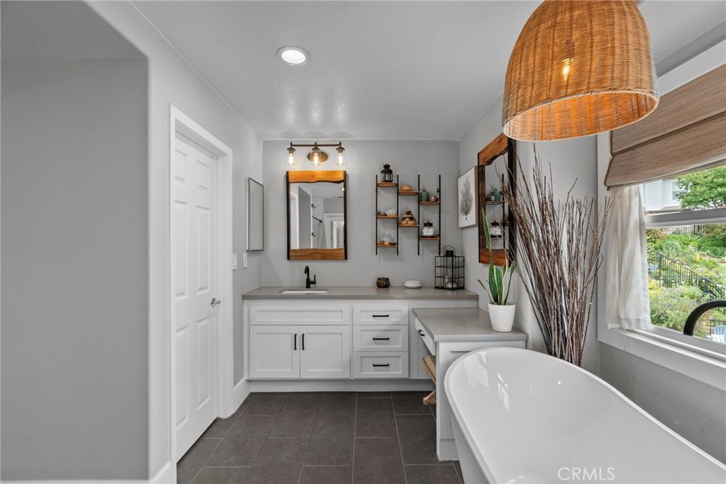 19969 Via Joyce Drive Saugus, CA 91350 - Photo 44 of 66 a bathroom with a sink a bathtub and a mirror