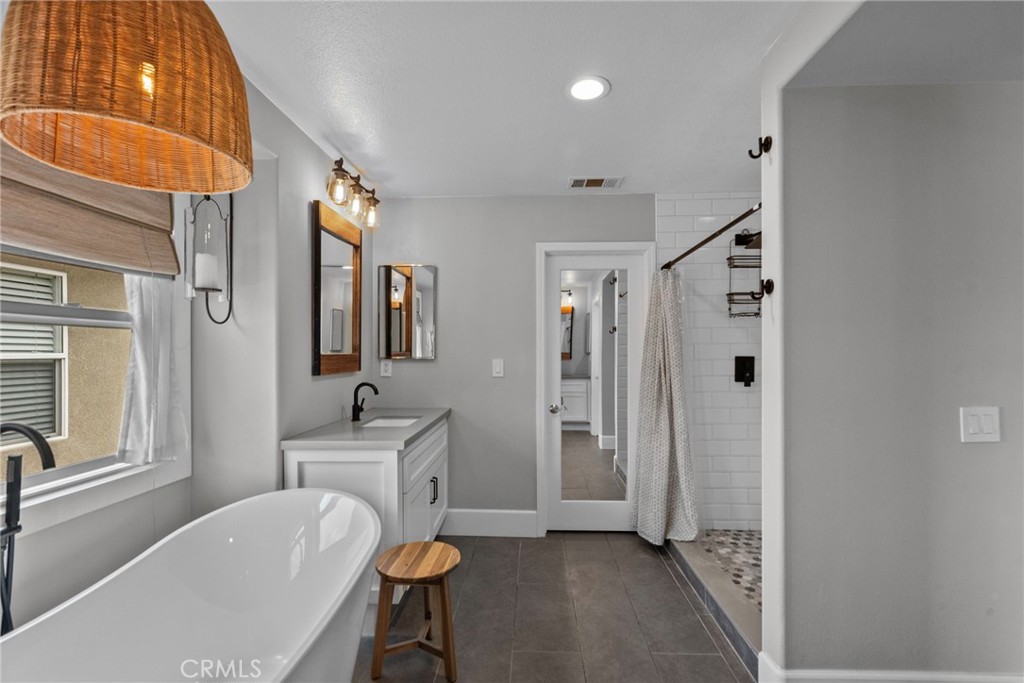 19969 Via Joyce Drive Saugus, CA 91350 - Photo 45 of 66 a bathroom with a sink a tub and a mirror
