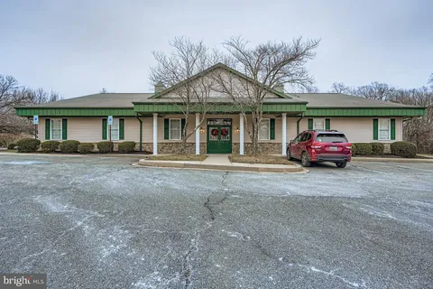 a view of a livingroom and dining room