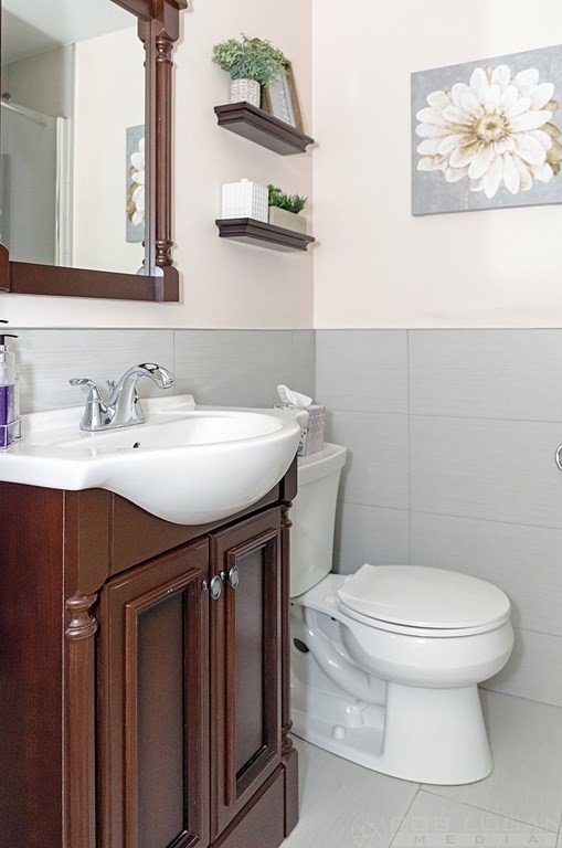 25 Cherry Road Framingham, MA 01701 - Photo 7 of 14 a bathroom with a toilet a sink and mirror