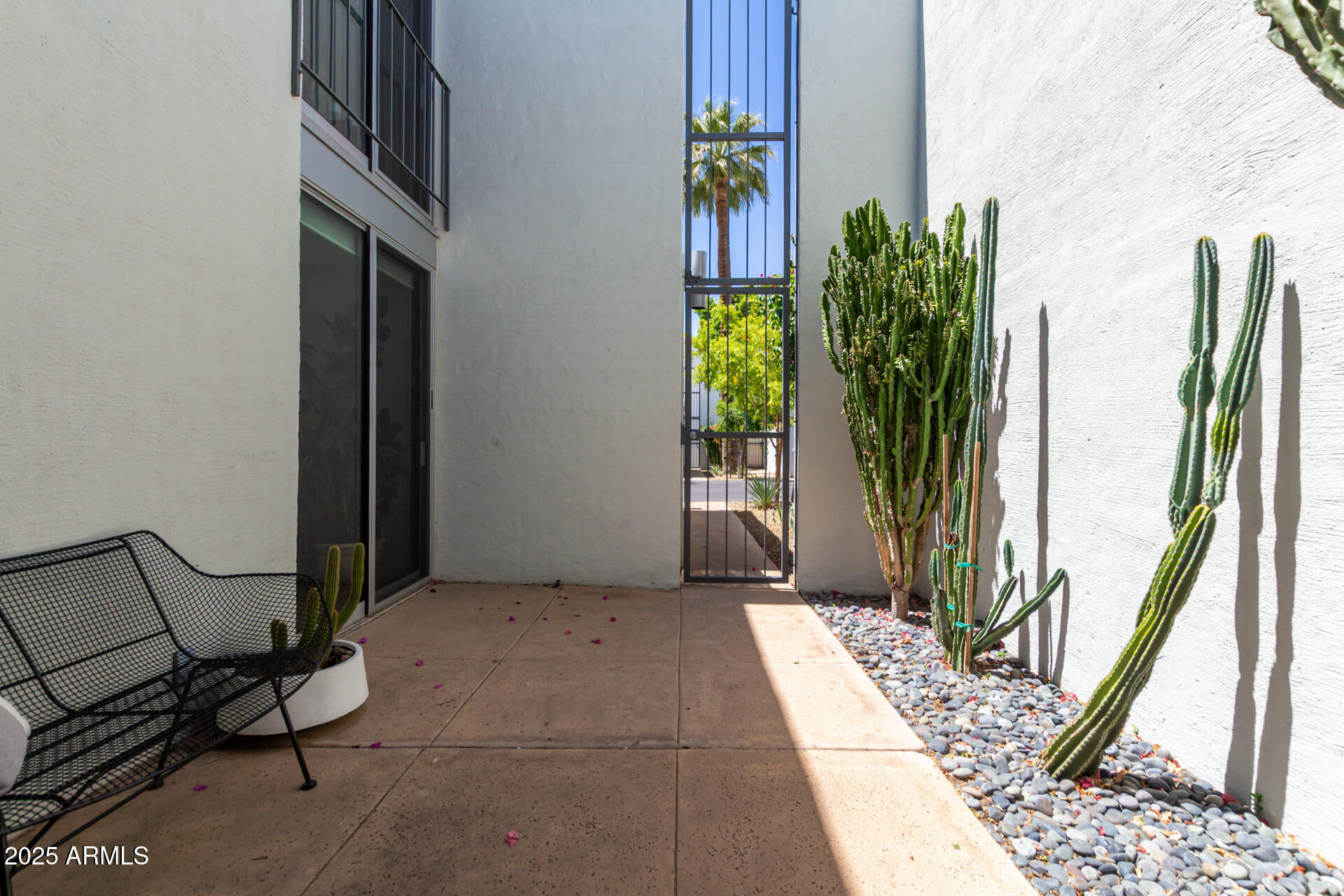 3263 East Camelback Road Phoenix, AZ 85018 - Photo 4 of 36 04 - Camelback