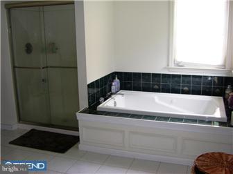 275 Overlook Road Morgantown, PA 19543 - Photo 8 of 12 Bathroom