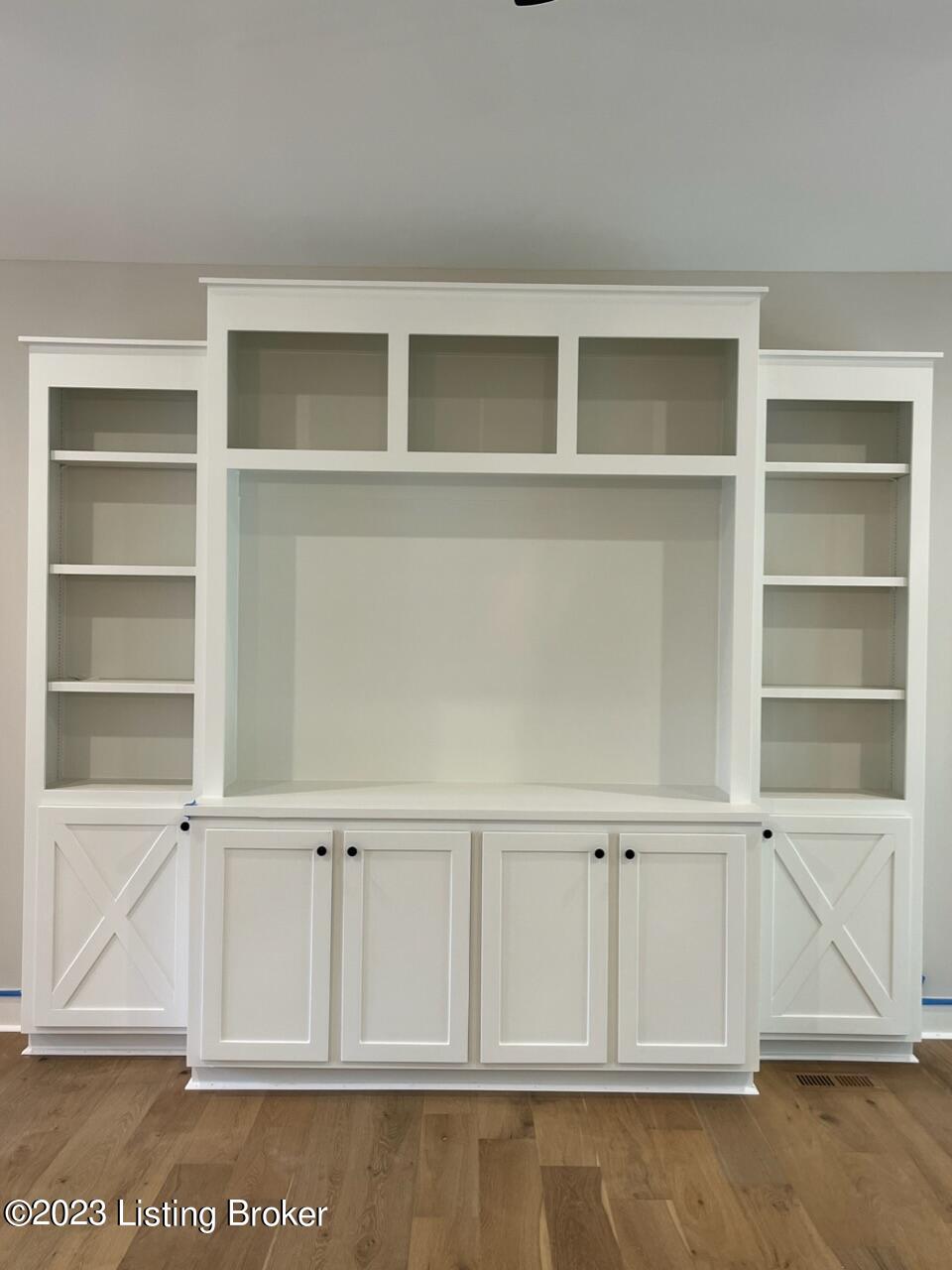 394 Turner Ridge Road Crestwood, KY 40014 - Photo 7 of 22 2- Media Cab.