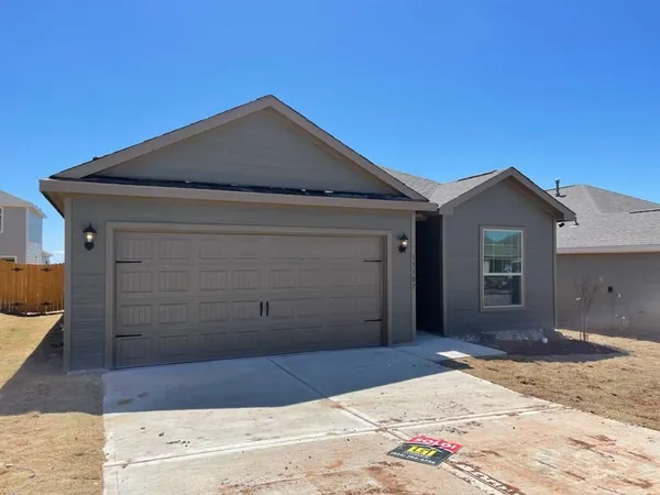 $2,100 | 13507 Musselshell Drive, Unit 13507, Ponder, TX 76259
