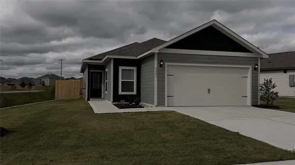 $2,100 | 13507 Musselshell Drive, Unit 13507, Ponder, TX 76259