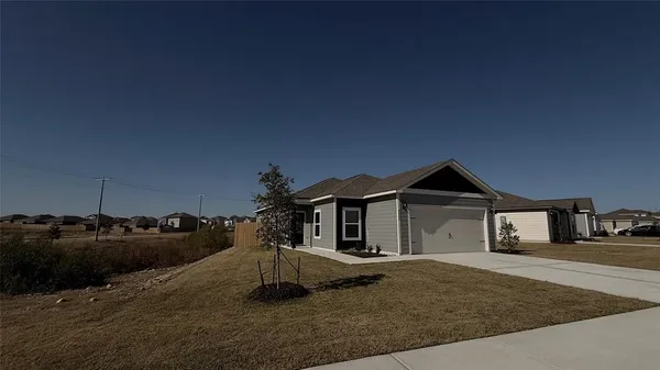 $2,100 | 13507 Musselshell Drive, Unit 13507, Ponder, TX 76259