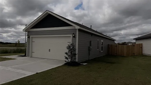$2,100 | 13507 Musselshell Drive, Unit 13507, Ponder, TX 76259