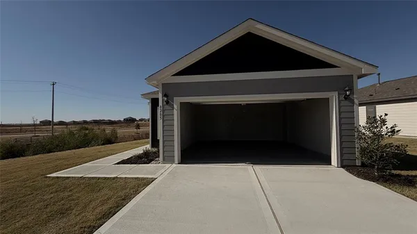 $2,100 | 13507 Musselshell Drive, Unit 13507, Ponder, TX 76259