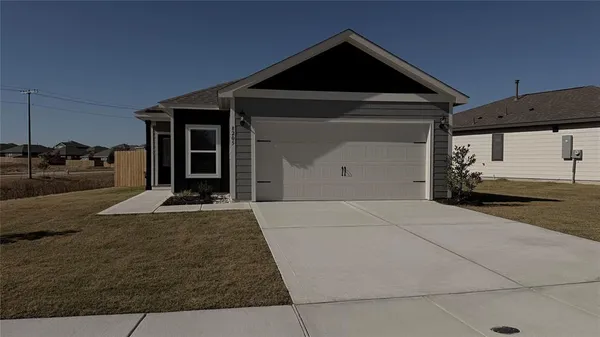 $2,100 | 13507 Musselshell Drive, Unit 13507, Ponder, TX 76259