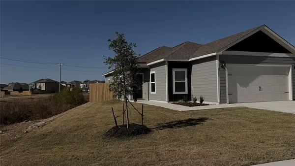 $2,100 | 13507 Musselshell Drive, Unit 13507, Ponder, TX 76259