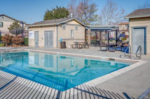 $599,500 | 1660 Glenmore Drive, Fairfield, CA 94533