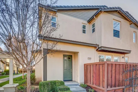 $599,500 | 1660 Glenmore Drive, Fairfield, CA 94533
