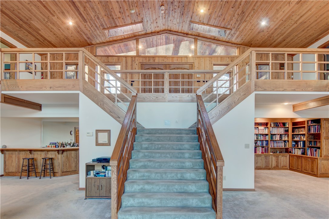 13 Muskhogean Road Fair Play, SC 29643 - Photo 4 of 31 Grand Staircase with Two Full Oversize Suites. Bot