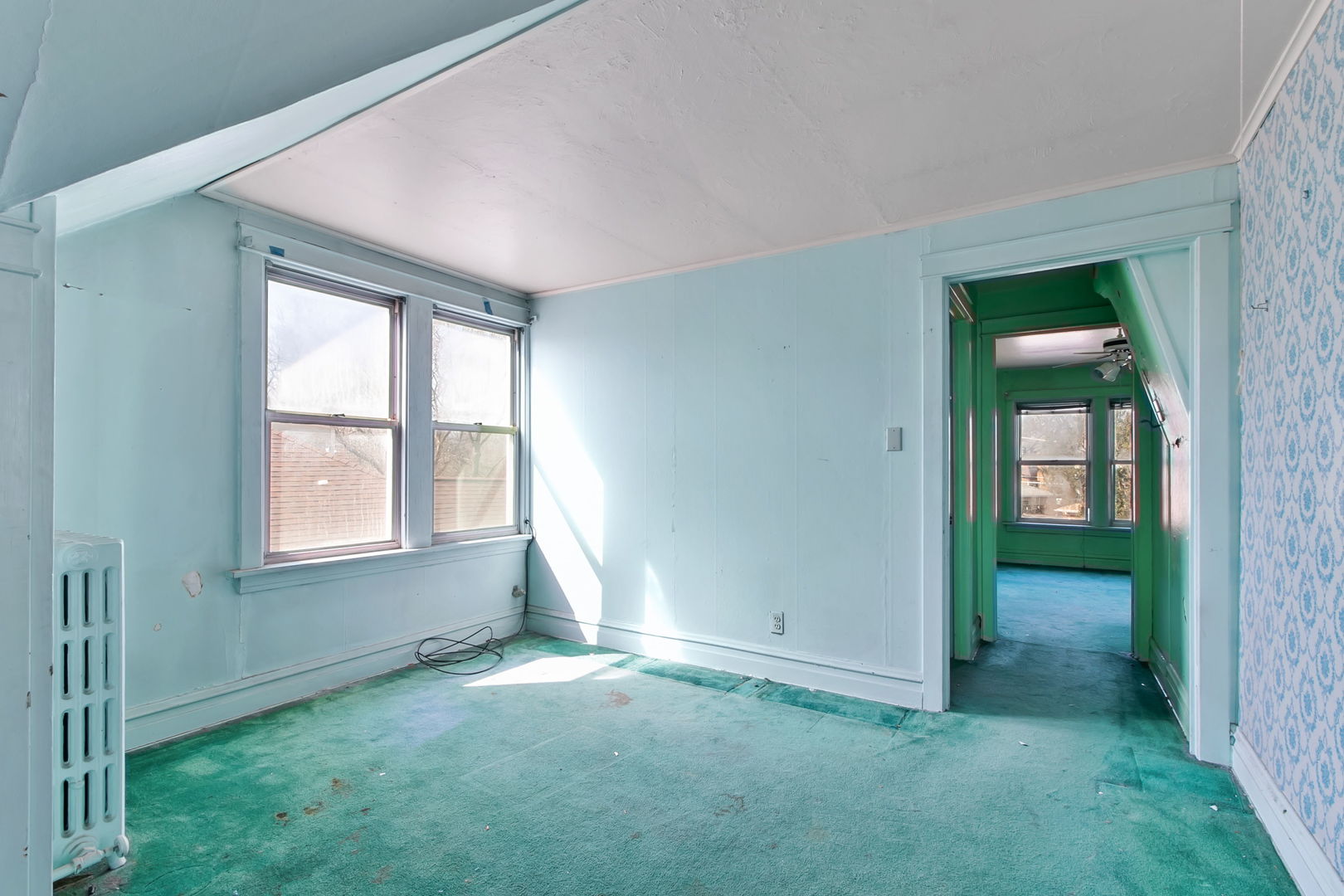 388 Shenstone Road Riverside, IL 60546 - Photo 14 of 29 an empty room with windows and closet