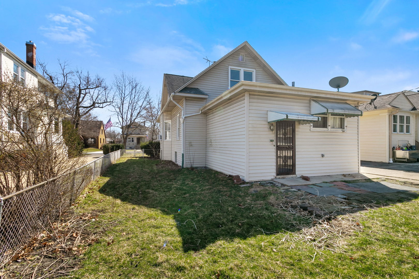 388 Shenstone Road Riverside, IL 60546 - Photo 16 of 29 a front view of a house with a yard