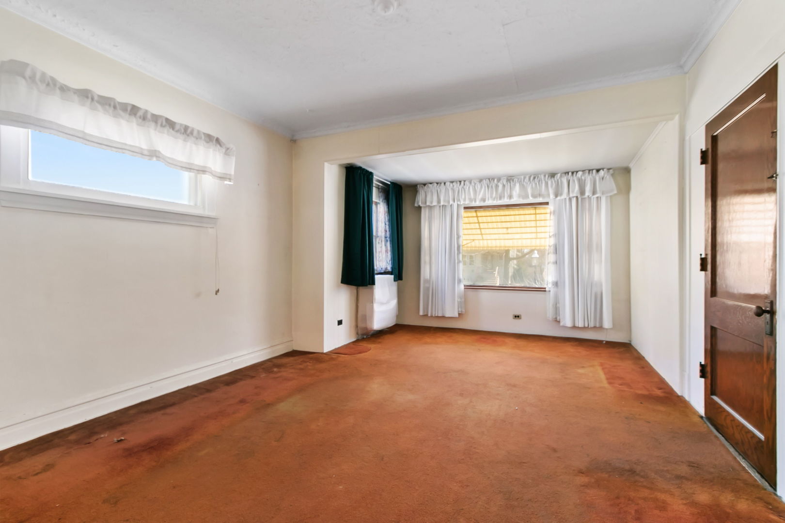 388 Shenstone Road Riverside, IL 60546 - Photo 3 of 29 an empty room with windows