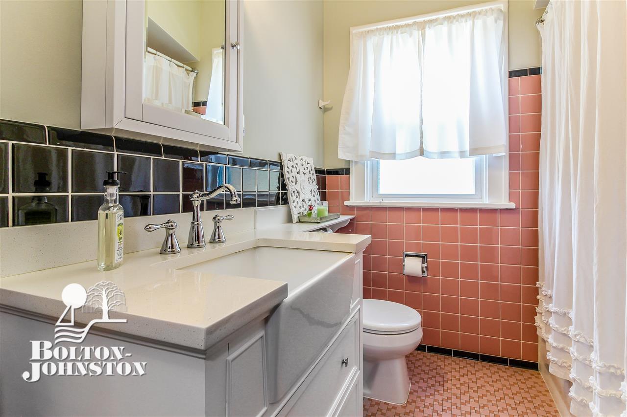 1165 Nottingham Road Grosse Pointe, MI 48230 - Photo 19 of 37 Bathroom