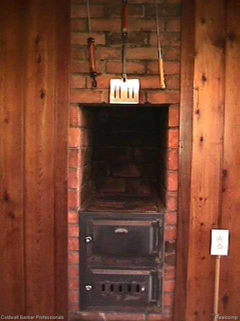 375 Demode Road Holly, MI 48442 - Photo 18 of 20 Built in grill