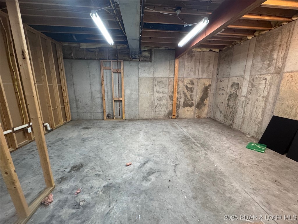 4331 Sunset Drive, Unit B Osage Beach, MO 65065 - Photo 31 of 36 Great Storage