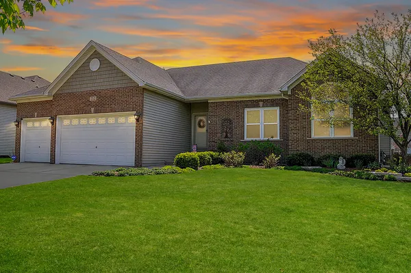 $650,000 | 352 Andover Drive, Oswego, IL 60543
