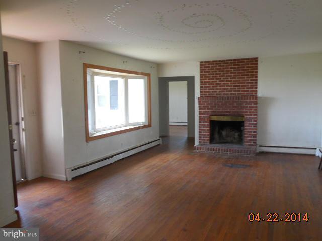 1836 Dark Road Cambridge, MD 21613 - Photo 3 of 16 Living Room