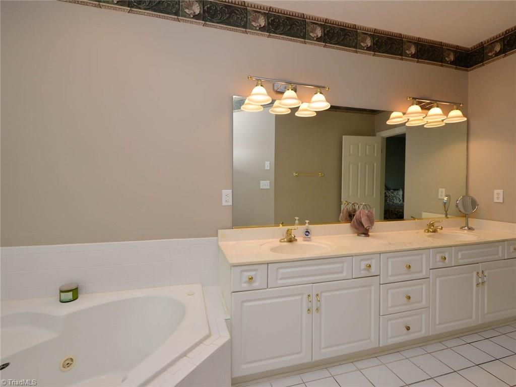 1914 Ridge Oaks Court Oak Ridge, NC 27310 - Photo 8 of 27