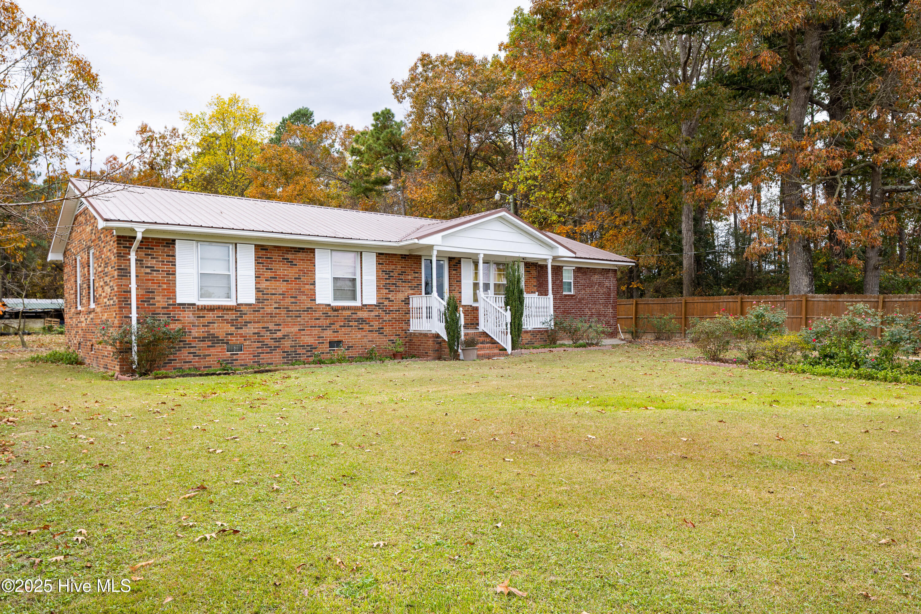 950 Auctioneer Road Clinton, NC 28328 - Photo 2 of 26 950 Auctioneer Rd4