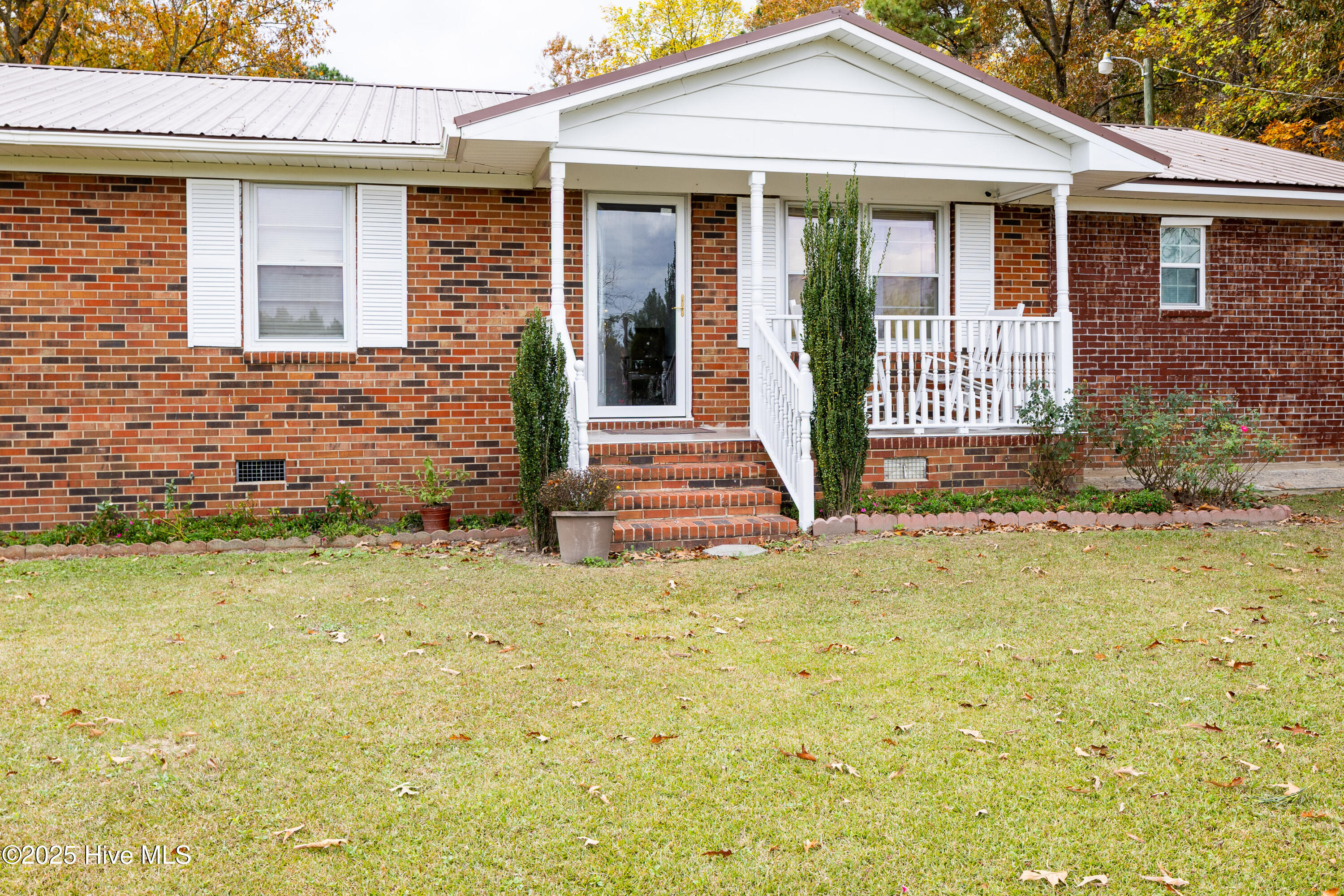 950 Auctioneer Road Clinton, NC 28328 - Photo 3 of 26 950 Auctioneer Rd6