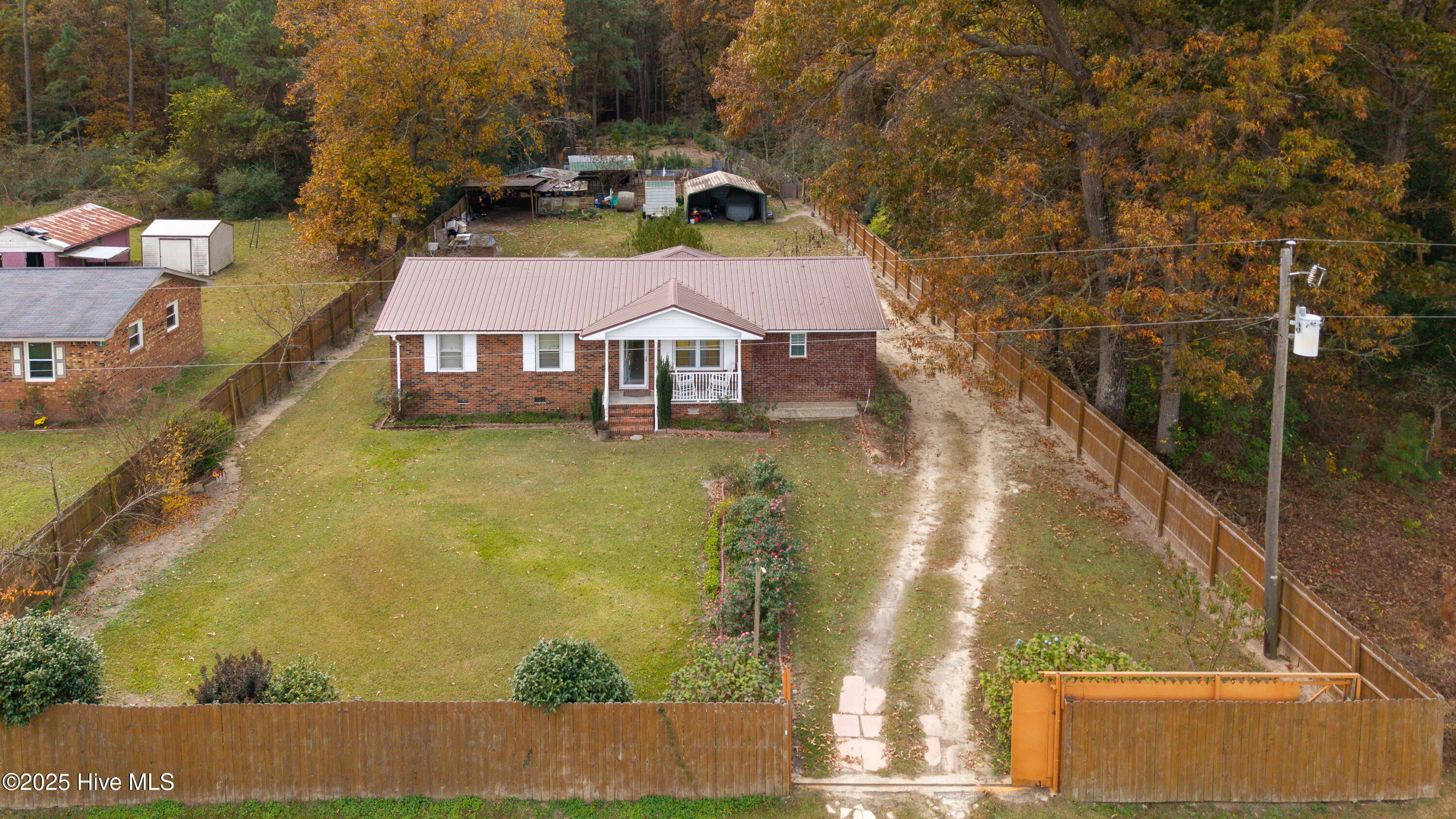 950 Auctioneer Road Clinton, NC 28328 - Photo 4 of 26 950 Auctioneer Rd2
