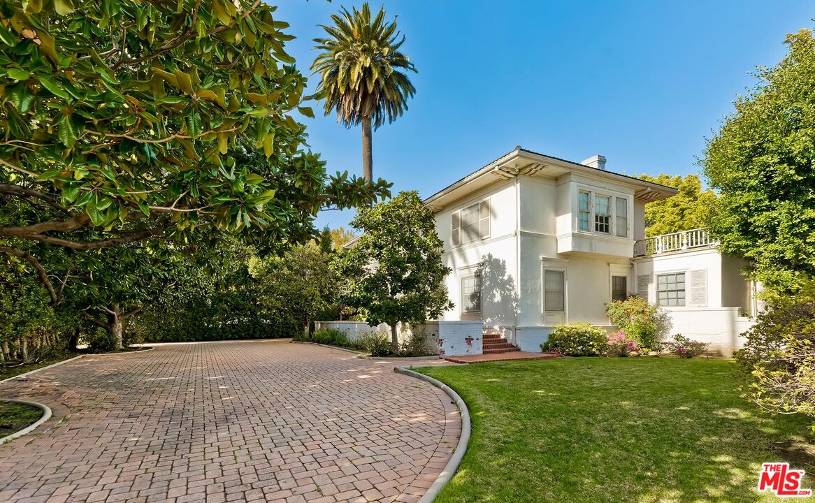 710 North Beverly Drive Beverly Hills, CA 90210 - Photo 4 of 18 a front view of a house with a yard