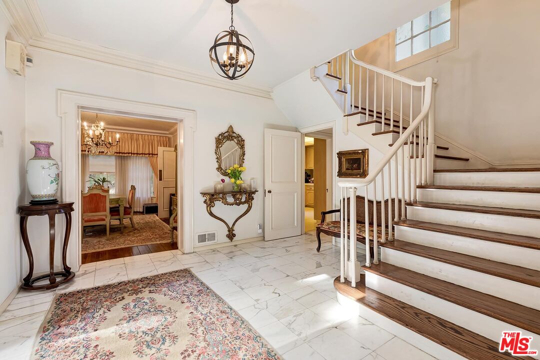 710 North Beverly Drive Beverly Hills, CA 90210 - Photo 10 of 18 a view of entryway and hall