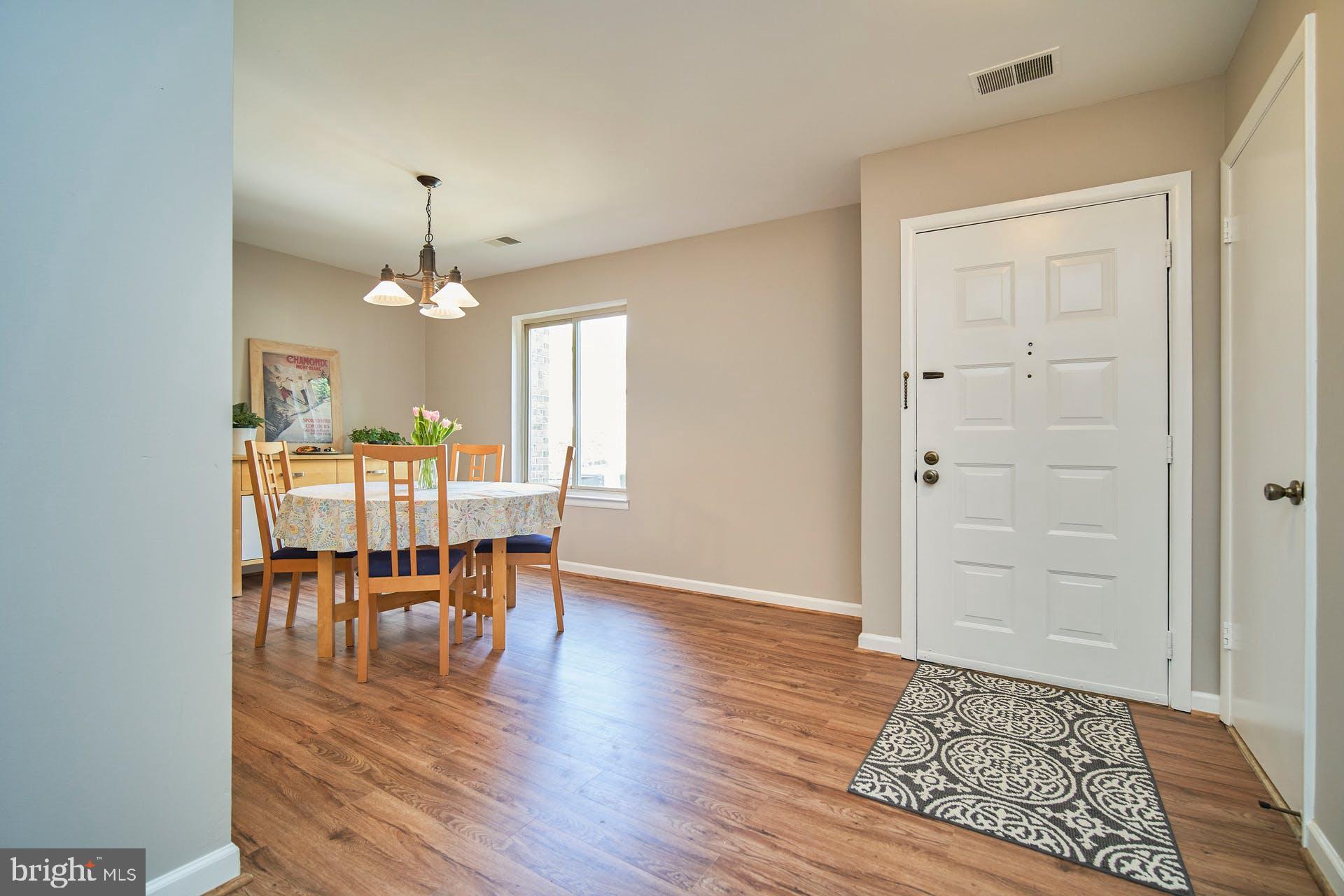8729 Ridge Hollow Court Springfield, VA 22152 - Photo 4 of 31 Gallery Image 4