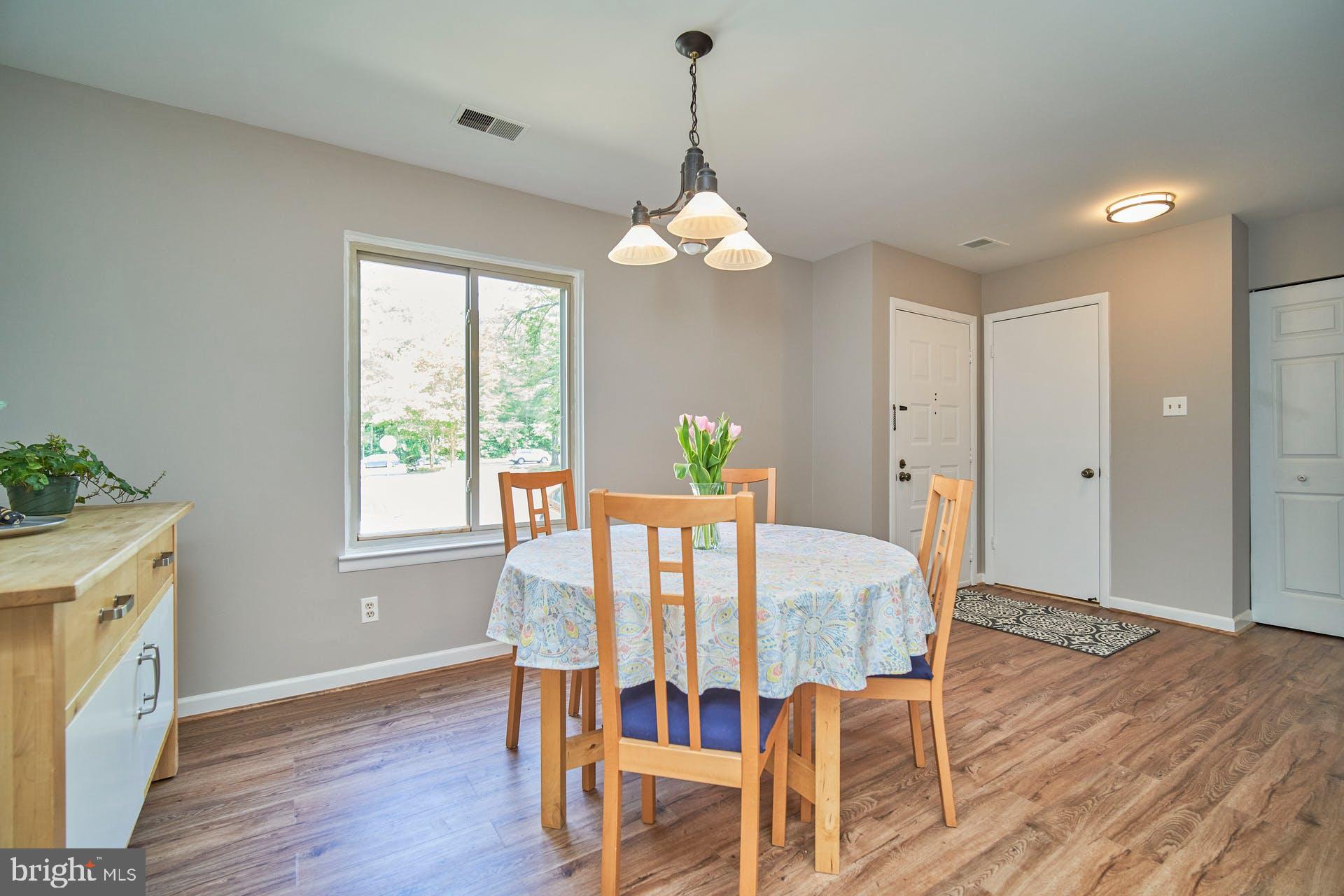 8729 Ridge Hollow Court Springfield, VA 22152 - Photo 7 of 31 Gallery Image 7