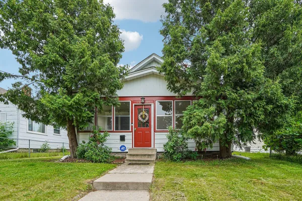 $250,000 | 1694 Ivy Avenue East, St. Paul, MN 55106