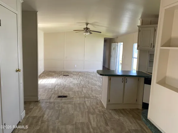 $995 | 1118 Melvin Dupuis Road, Unit 16, Breaux Bridge, LA 70517