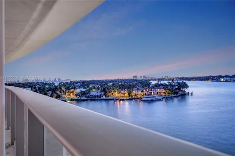 $1,995,000 | 6620 Indian Creek Drive, Unit PH711, Miami Beach, FL 33141