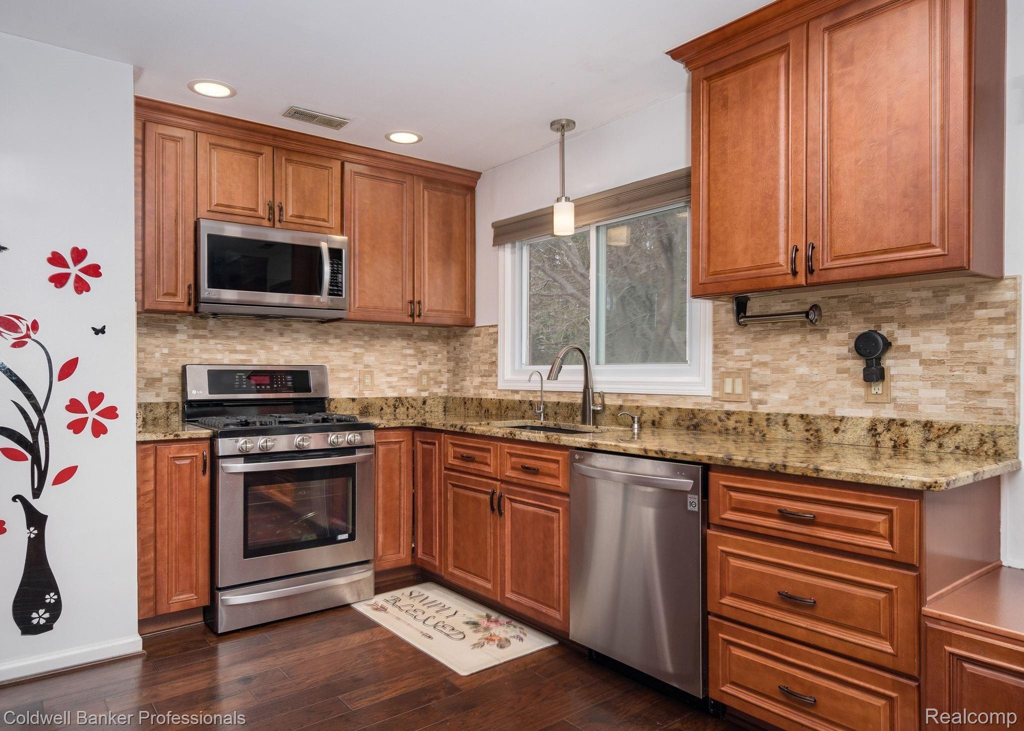 715 Castlebar Drive Rochester, MI 48309 - Photo 12 of 35 15-web-or-mls-715-Castlebar-Dr-15.jpg