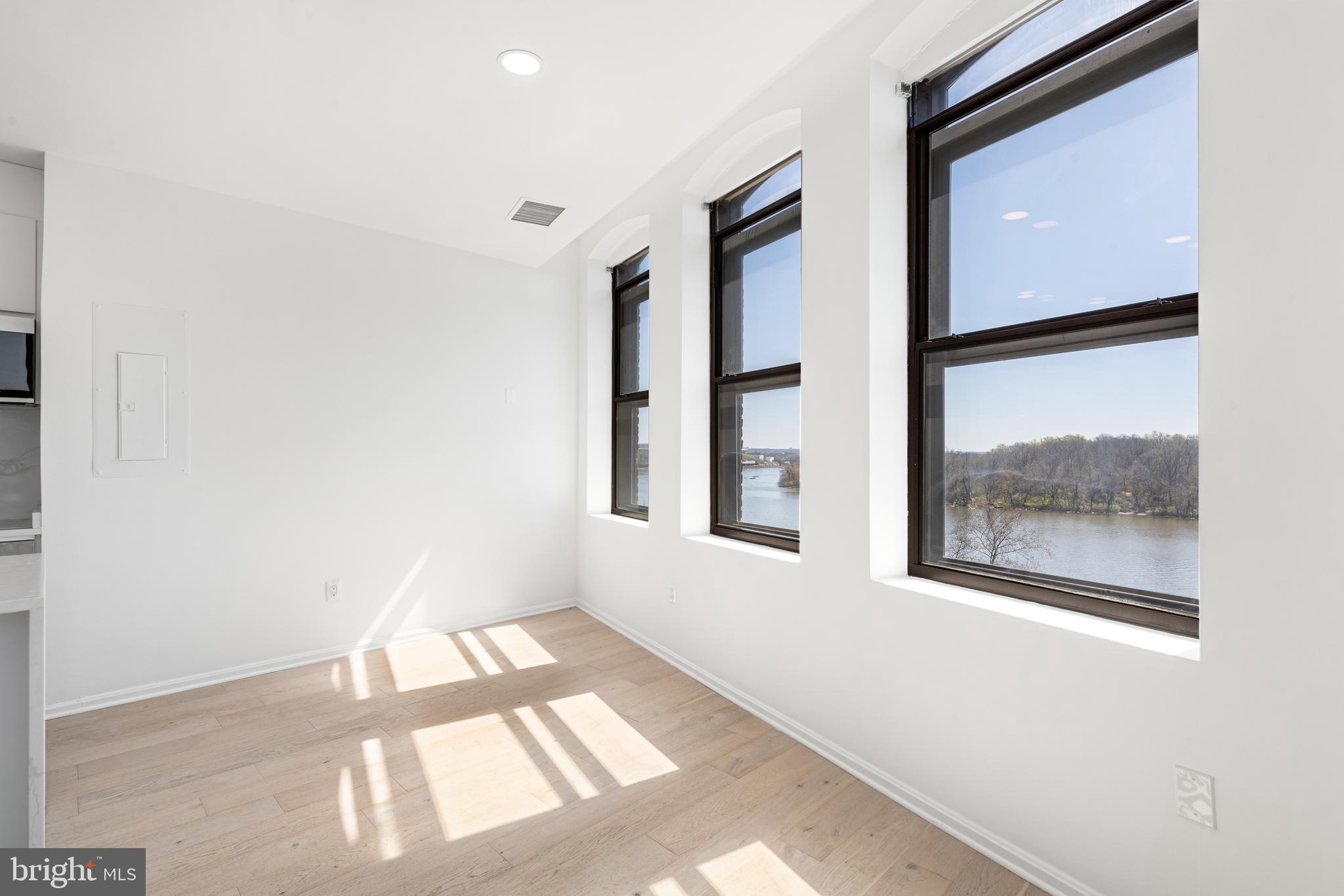 3299 K Street Northwest, Unit 704 Washington, DC 20007 - Photo 15 of 34 Dining area