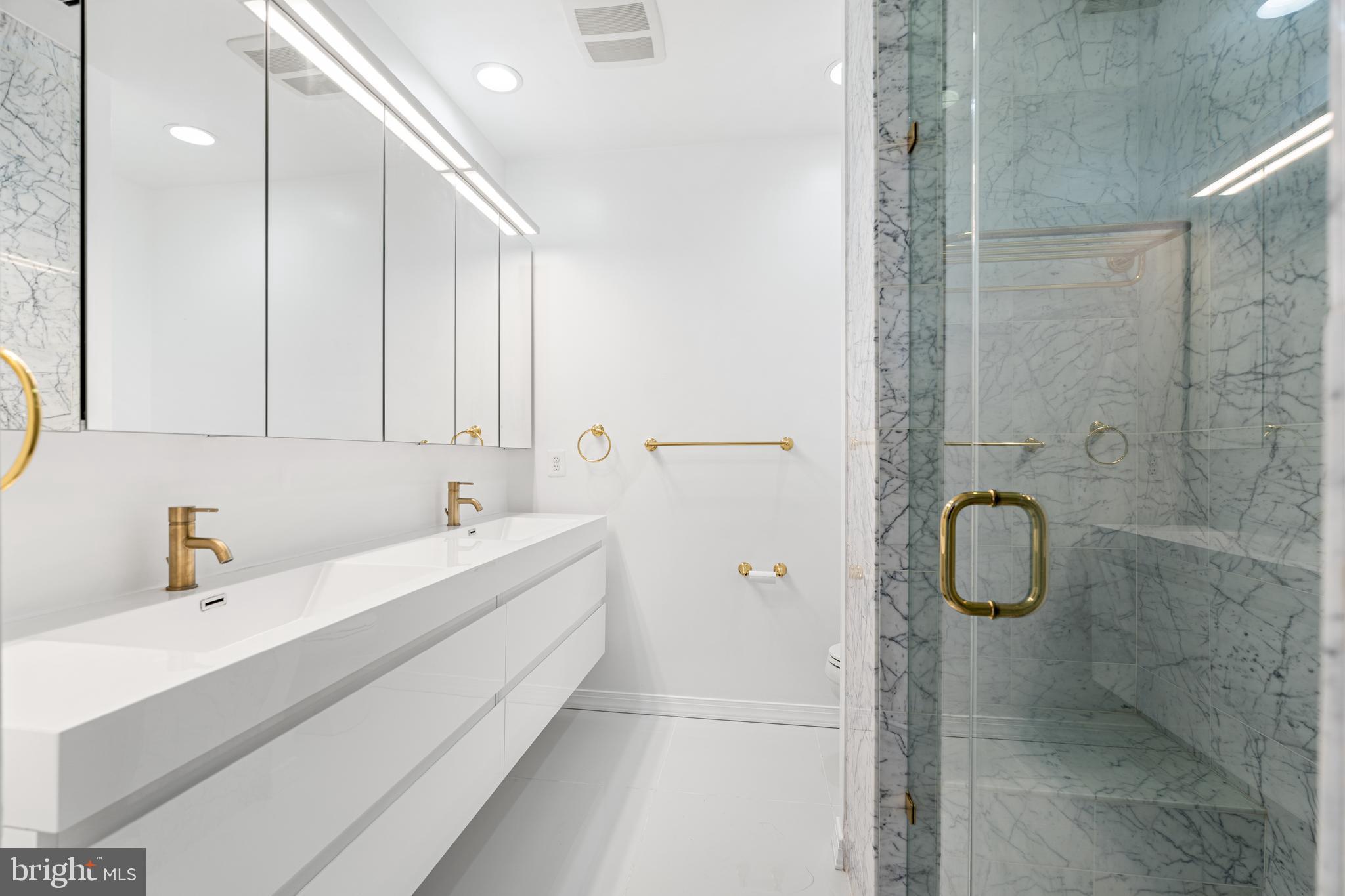 3299 K Street Northwest, Unit 704 Washington, DC 20007 - Photo 21 of 34 Primary bathroom