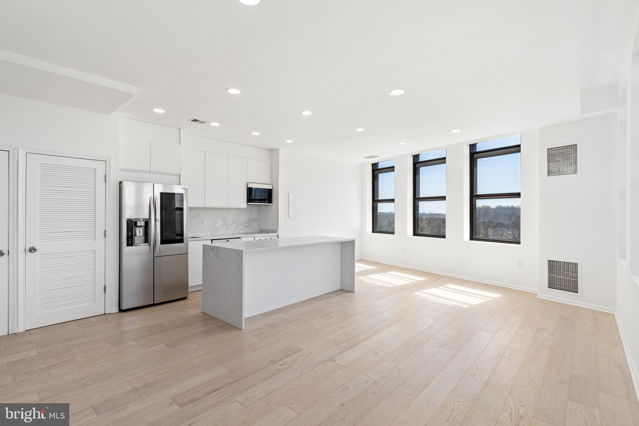 3299 K Street Northwest, Unit 704 Washington, DC 20007 - Photo 9 of 34 Kitchen and dining area
